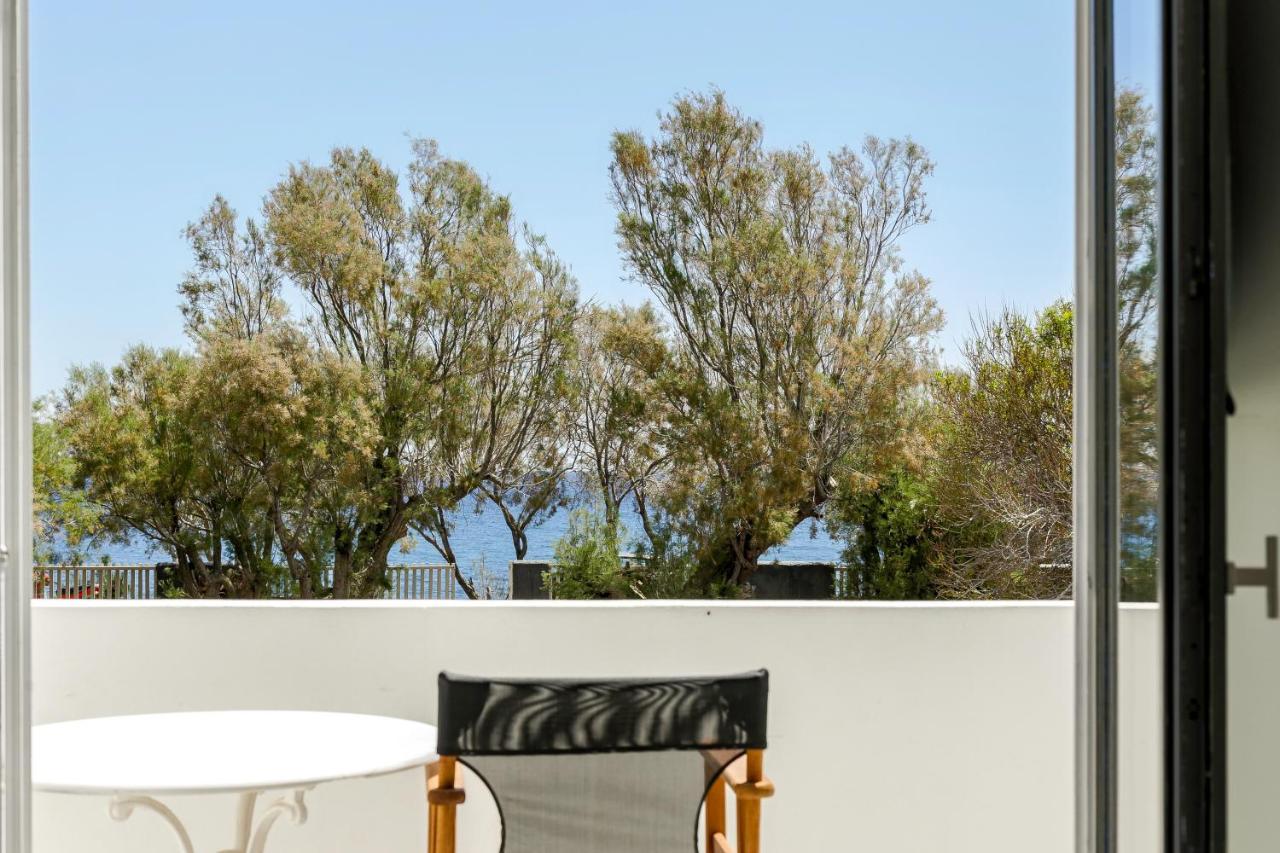 Exi Sea Side Suites Perissa  Exterior photo